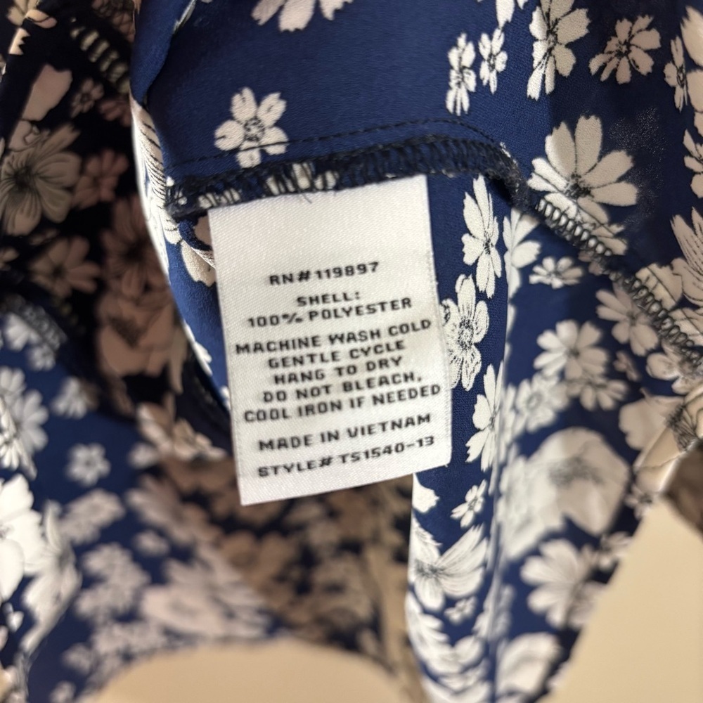 Collective Concepts Navy and White Floral Blouse Size L - Picture 4 of 5